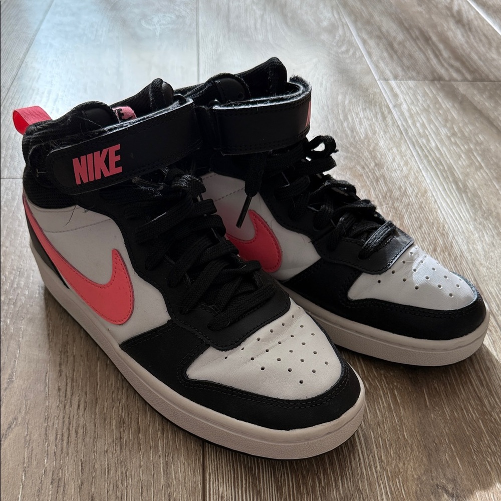 Nike Girls 5.5Y Court Borough Mid 2 Black and Pink